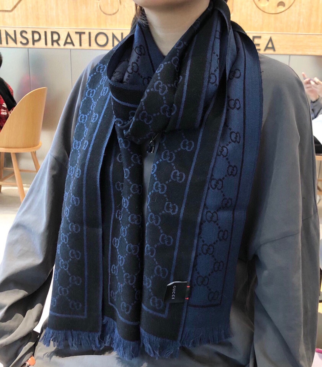 爆款重现 上新💓😘古奇专柜最新款‼️超级超级美的羊绒长巾‼️。真心美的让人心动 男女上身效果简直美翻了 