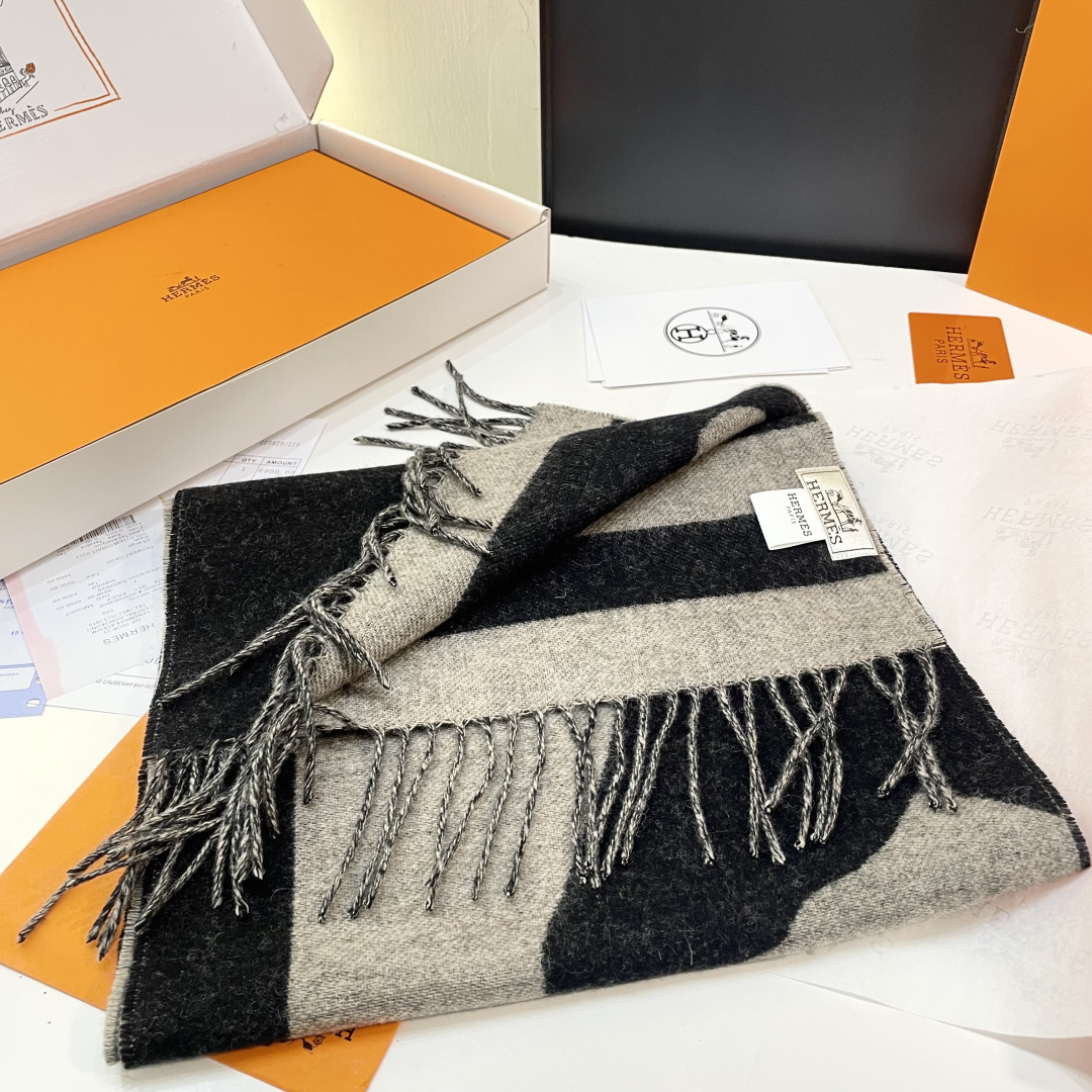 上新 爱马仕男 女款围巾且买且珍惜😍~都是出口订单所以比较难遇❤️东西讲究少而精😍好看的一定要收😎这款H