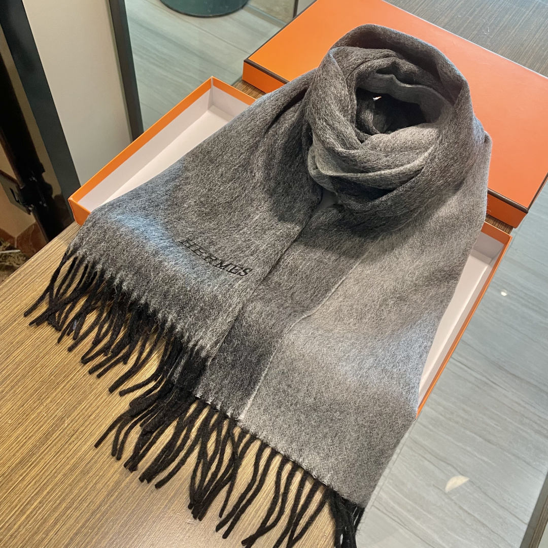 新色到❤️ 怒推走量双面爱马仕新款🎊重磅推荐🎊官网最新款💥 100%顶级山羊绒材质。非常保暖👑 柔软亲肤