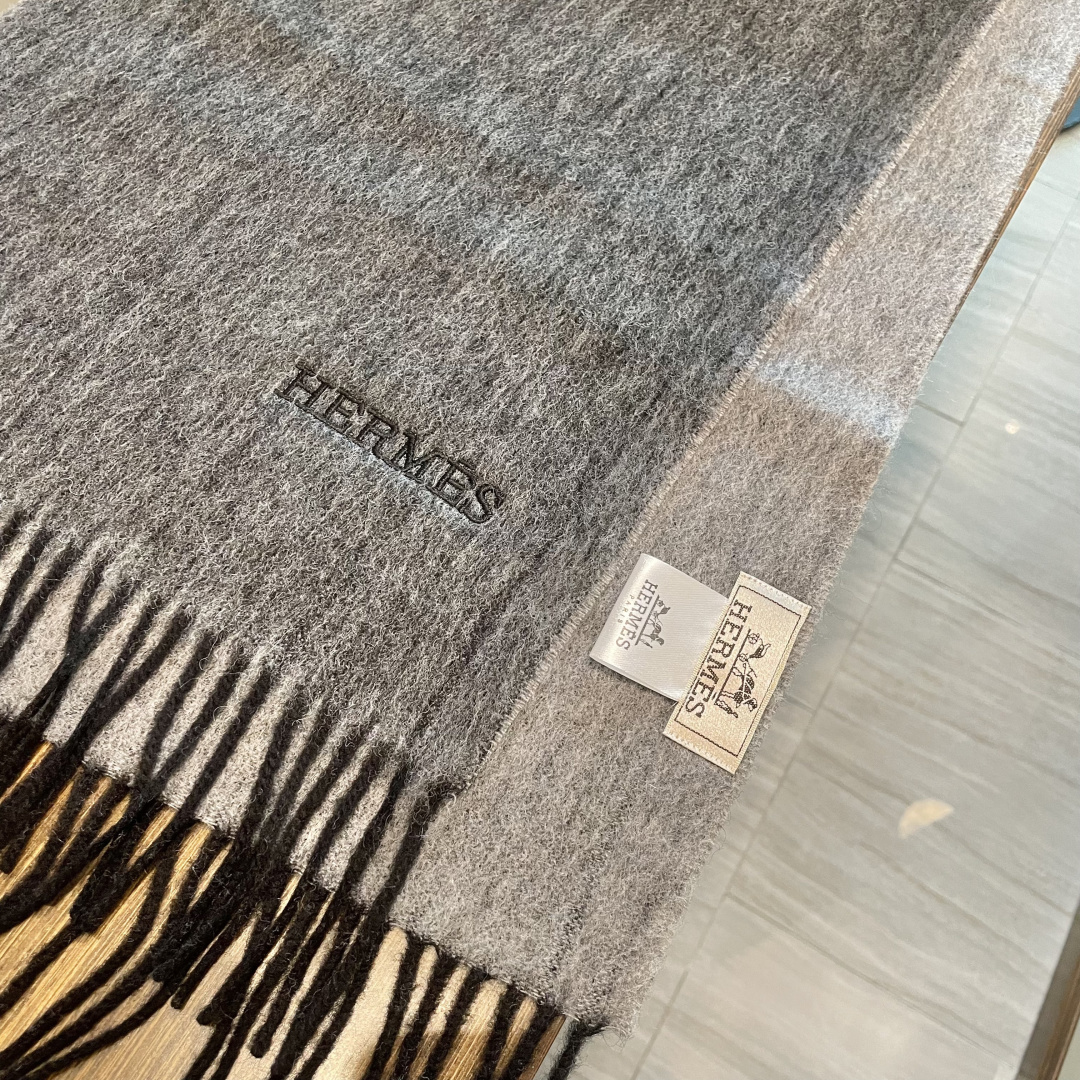 新色到❤️ 怒推走量双面爱马仕新款🎊重磅推荐🎊官网最新款💥 100%顶级山羊绒材质。非常保暖👑 柔软亲肤