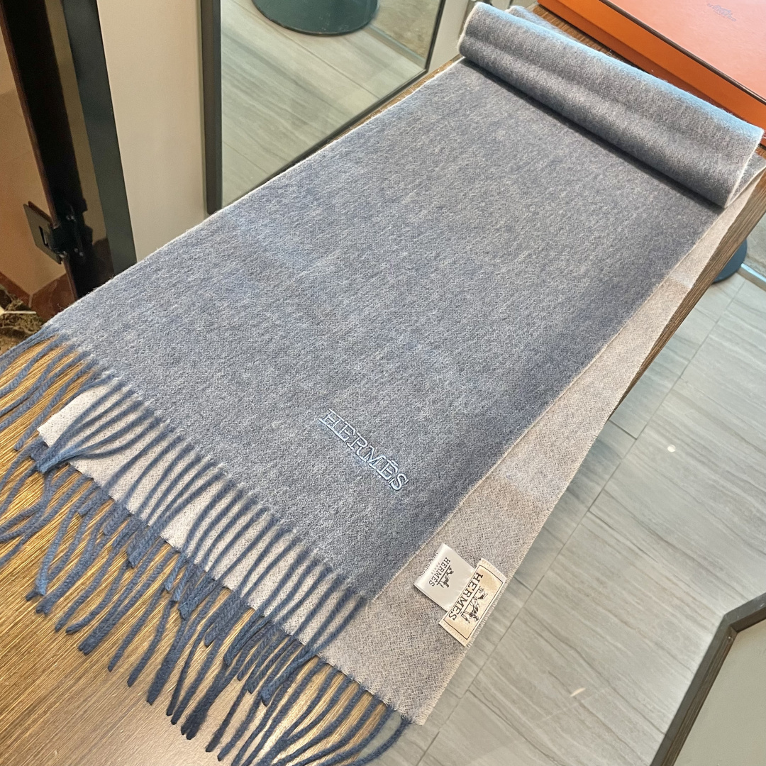 新色到❤️ 怒推走量双面爱马仕新款🎊重磅推荐🎊官网最新款💥 100%顶级山羊绒材质。非常保暖👑 柔软亲肤