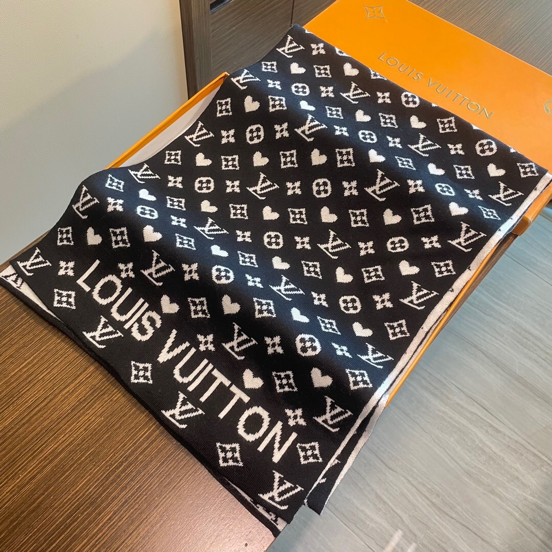 怒推走量新款🎊重磅推荐🎊LV2025官网最新款💥 针织羊绒材质。非常保暖👑 柔软亲肤，不扎脖😍经典素色围