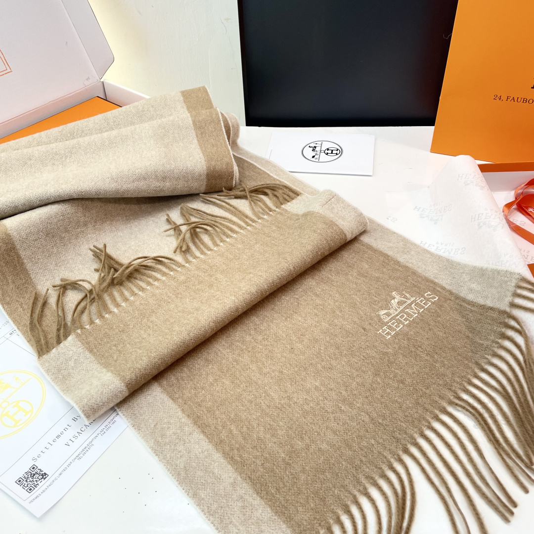 爆款推荐⚠️爱马仕好看到尖叫‼️顶级山羊绒款☀☁️‼️💯非常赞的情侣款围巾💟💟💟此款是专柜限量款👍💋顶级