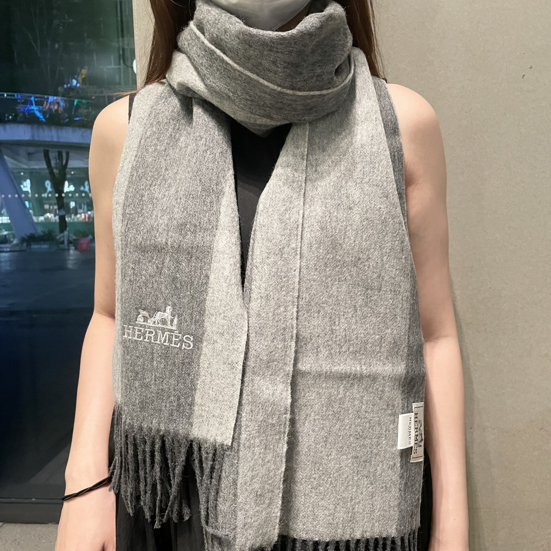 爆款推荐⚠️爱马仕好看到尖叫‼️顶级山羊绒款☀☁️‼️💯非常赞的情侣款围巾💟💟💟此款是专柜限量款👍💋顶级