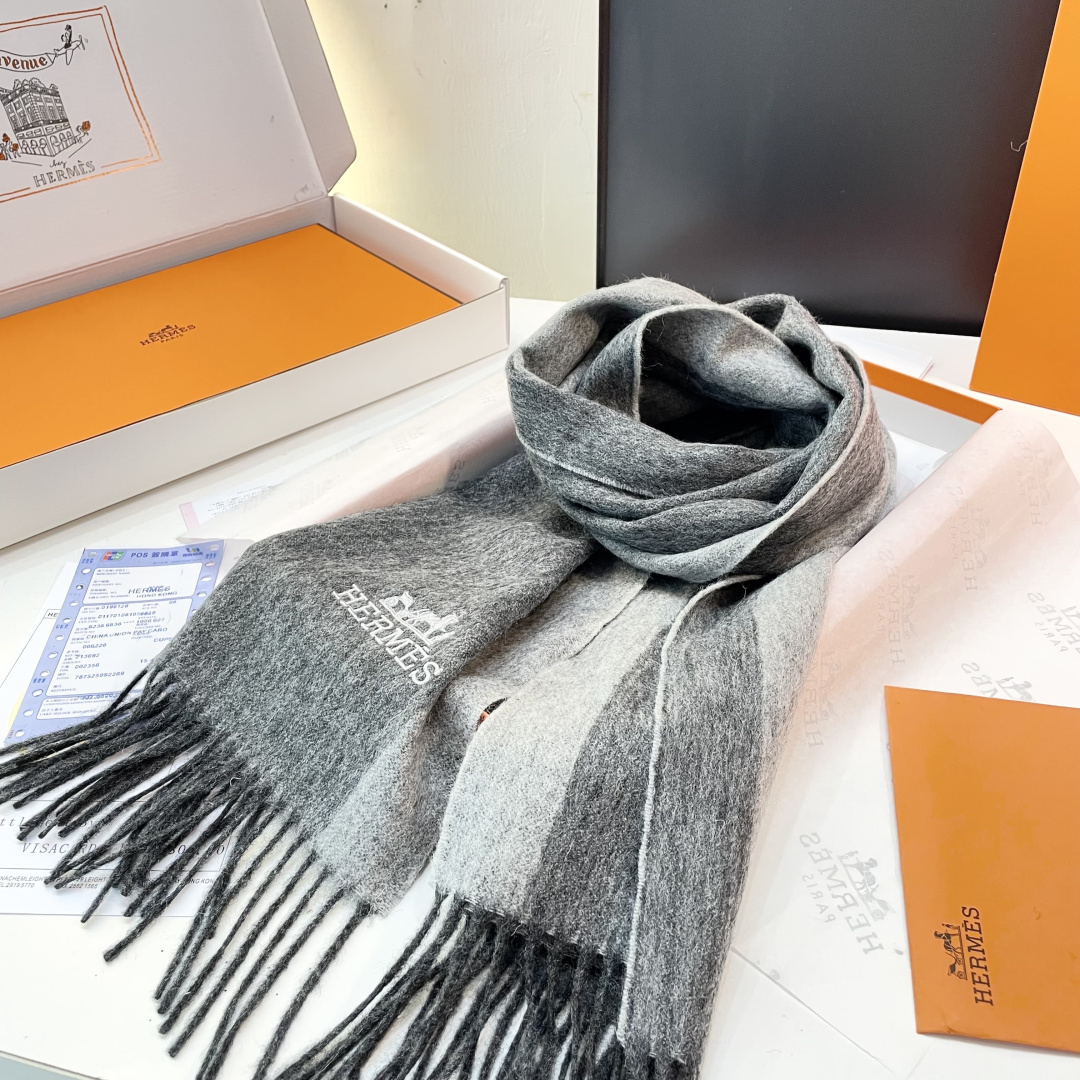 爆款推荐⚠️爱马仕好看到尖叫‼️顶级山羊绒款☀☁️‼️💯非常赞的情侣款围巾💟💟💟此款是专柜限量款👍💋顶级