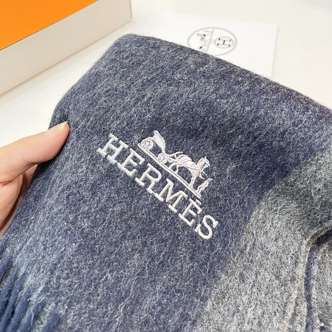 爆款推荐⚠️爱马仕好看到尖叫‼️顶级山羊绒款☀☁️‼️💯非常赞的情侣款围巾💟💟💟此款是专柜限量款👍💋顶级