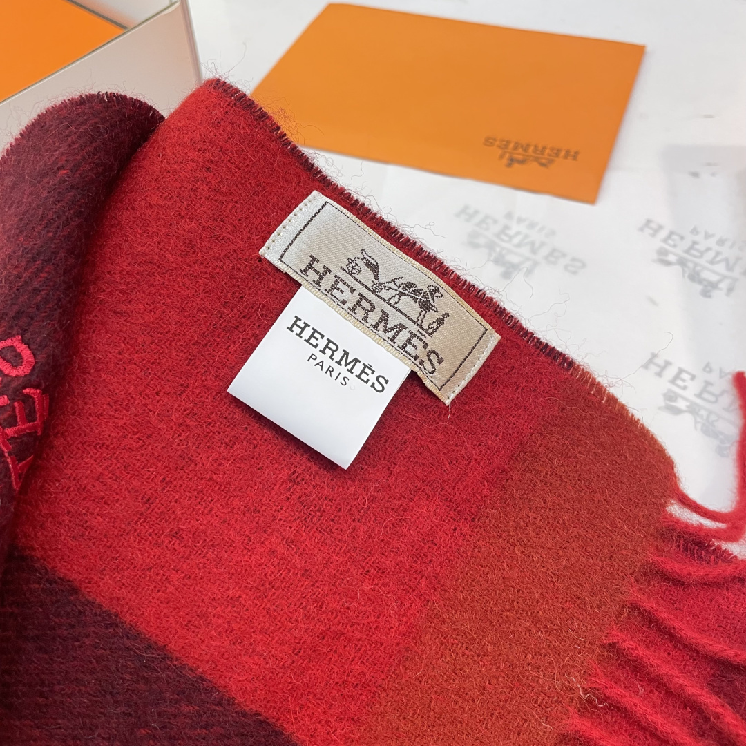 上新2025爱马仕男女款围巾且买且珍惜😍~都是出口订单所以比较难遇❤️东西讲究少而精😍好看的一定要收😎这