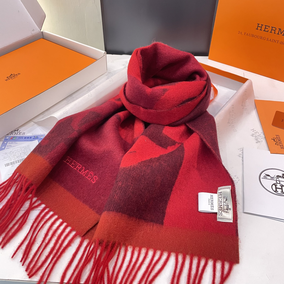 上新2025爱马仕男女款围巾且买且珍惜😍~都是出口订单所以比较难遇❤️东西讲究少而精😍好看的一定要收😎这