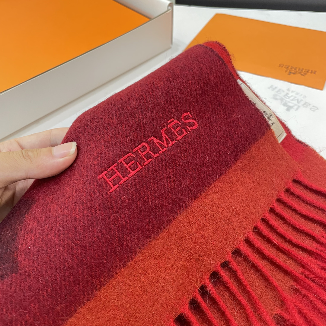 上新2025爱马仕男女款围巾且买且珍惜😍~都是出口订单所以比较难遇❤️东西讲究少而精😍好看的一定要收😎这