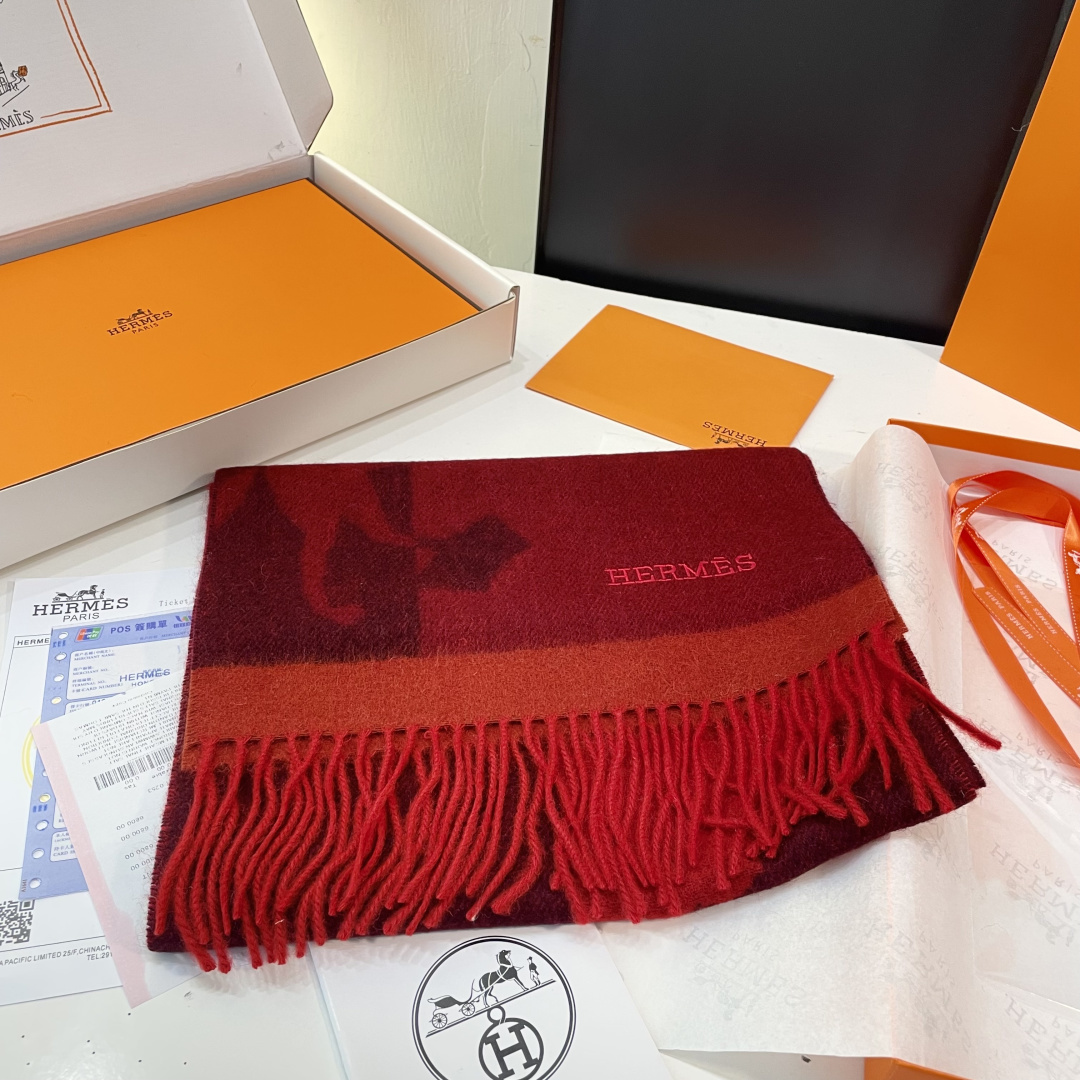 上新2025爱马仕男女款围巾且买且珍惜😍~都是出口订单所以比较难遇❤️东西讲究少而精😍好看的一定要收😎这
