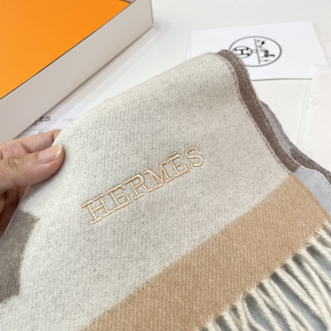 上新2025爱马仕男女款围巾且买且珍惜😍~都是出口订单所以比较难遇❤️东西讲究少而精😍好看的一定要收😎这