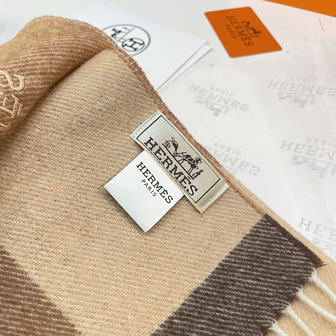上新2025爱马仕男女款围巾且买且珍惜😍~都是出口订单所以比较难遇❤️东西讲究少而精😍好看的一定要收😎这