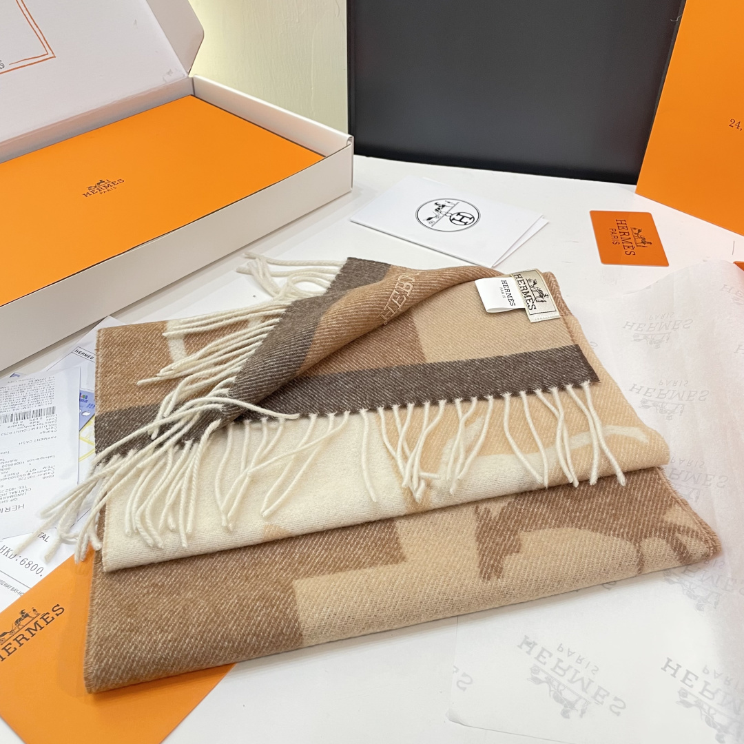 上新2025爱马仕男女款围巾且买且珍惜😍~都是出口订单所以比较难遇❤️东西讲究少而精😍好看的一定要收😎这