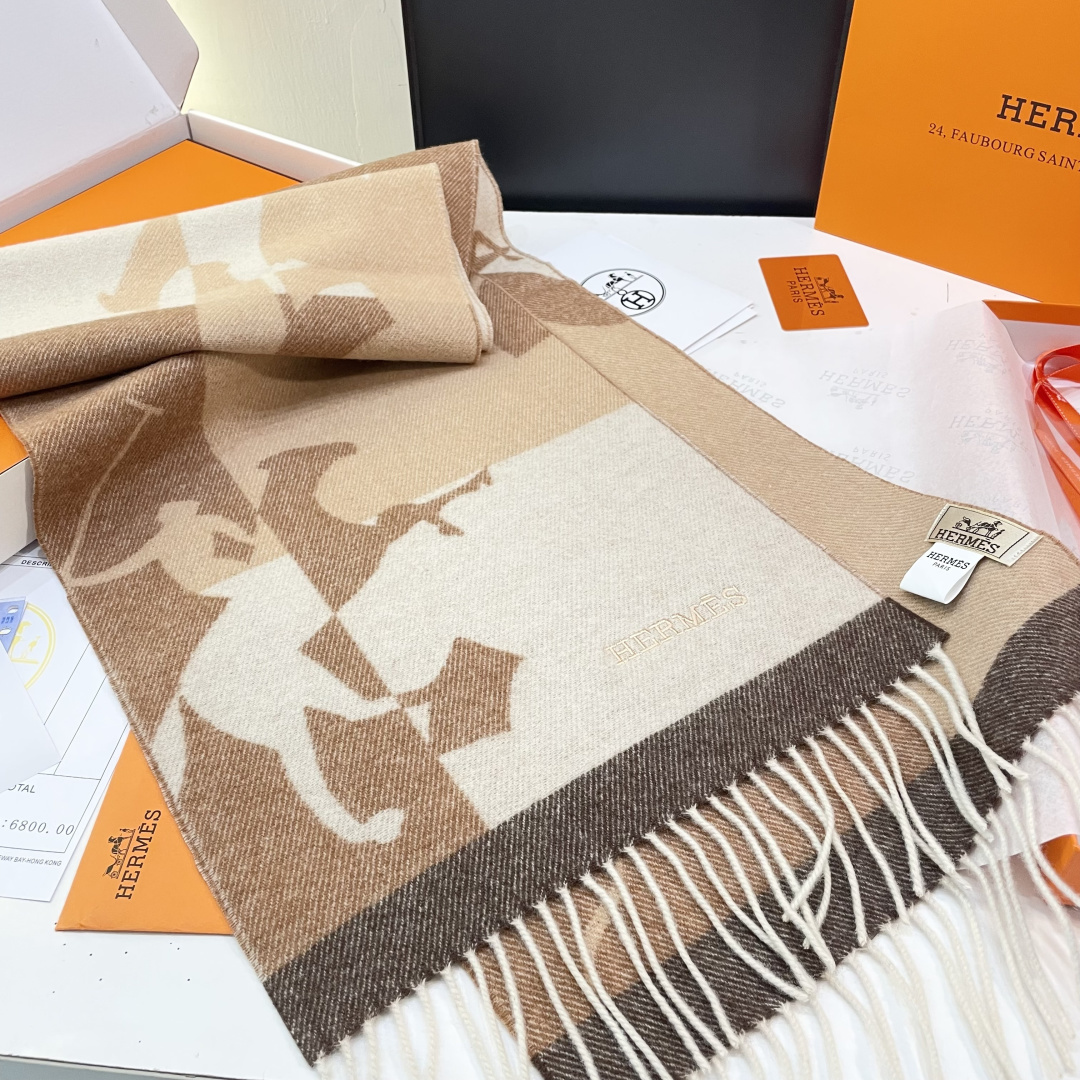 上新2025爱马仕男女款围巾且买且珍惜😍~都是出口订单所以比较难遇❤️东西讲究少而精😍好看的一定要收😎这