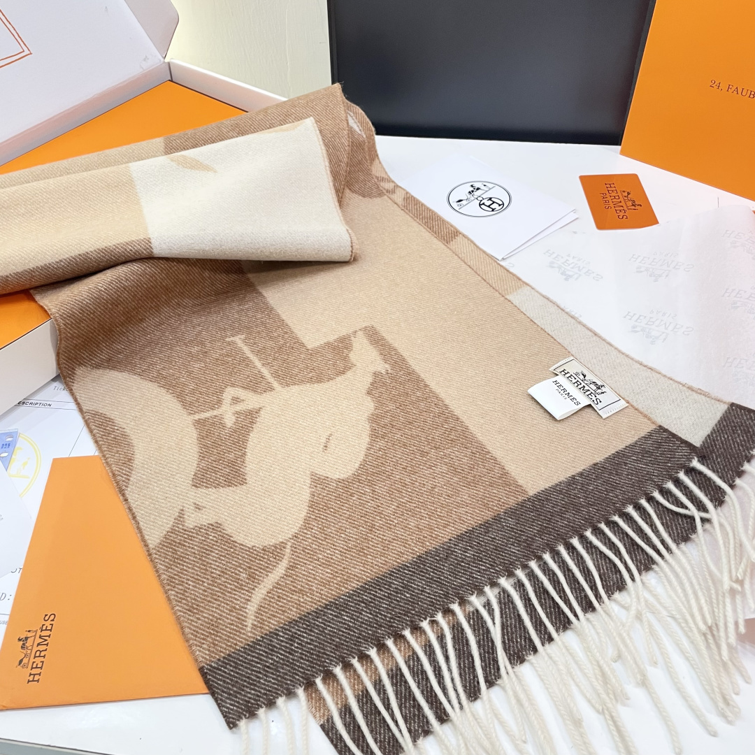 上新2025爱马仕男女款围巾且买且珍惜😍~都是出口订单所以比较难遇❤️东西讲究少而精😍好看的一定要收😎这