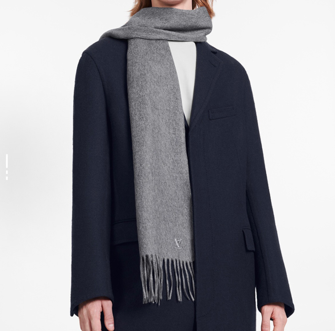 LV 路易威登官网最新款羔羊绒围巾！出口订单，喜欢有颜值，高质量的亲可入手，无论怎么搭配都是满满的高级感