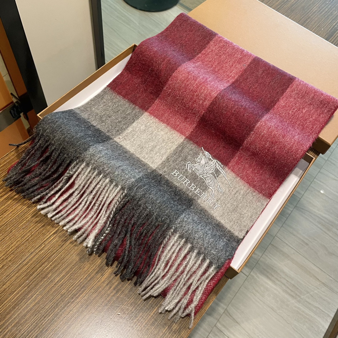 【巴宝莉】欧洲羊绒男女款发售，👊顶级原单正品尾货🌲，明星同款，🎩优雅温和的时尚之美，穿上有型，🆚在任何场