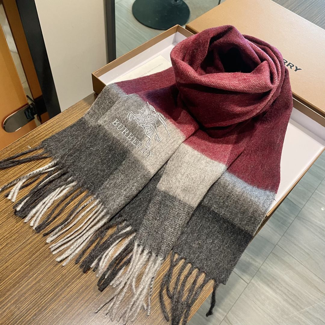 【巴宝莉】欧洲羊绒男女款发售，👊顶级原单正品尾货🌲，明星同款，🎩优雅温和的时尚之美，穿上有型，🆚在任何场