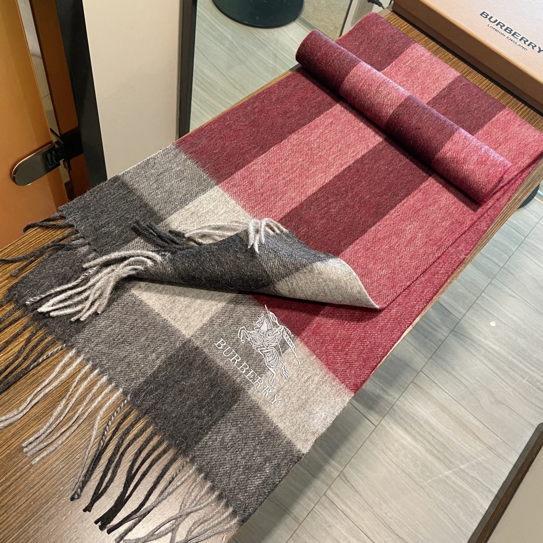 【巴宝莉】欧洲羊绒男女款发售，👊顶级原单正品尾货🌲，明星同款，🎩优雅温和的时尚之美，穿上有型，🆚在任何场