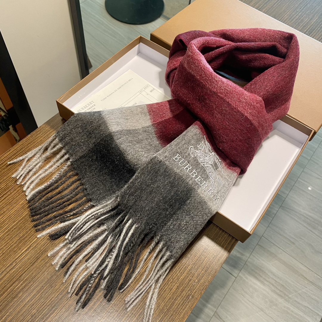 【巴宝莉】欧洲羊绒男女款发售，👊顶级原单正品尾货🌲，明星同款，🎩优雅温和的时尚之美，穿上有型，🆚在任何场