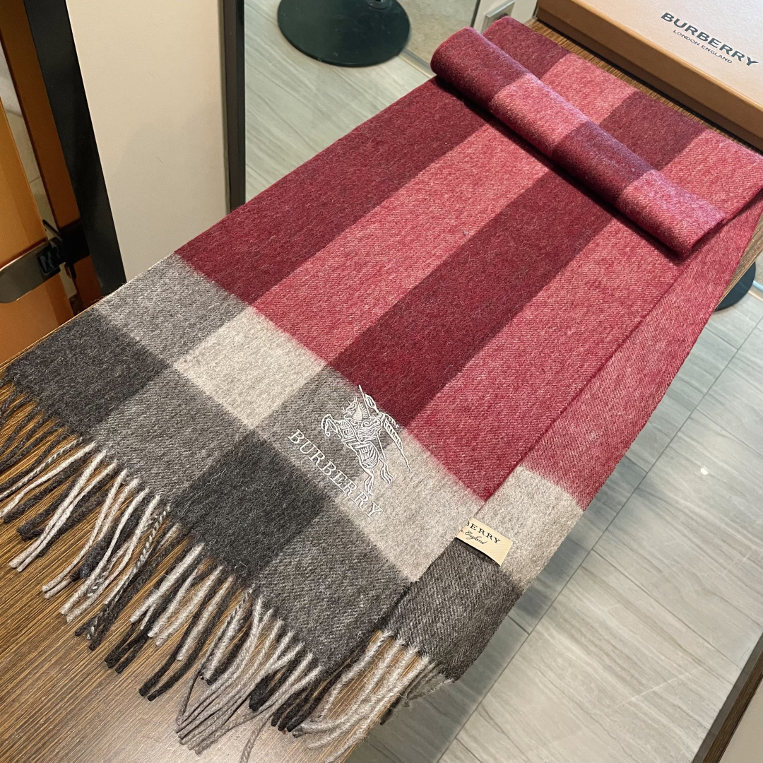 【巴宝莉】欧洲羊绒男女款发售，👊顶级原单正品尾货🌲，明星同款，🎩优雅温和的时尚之美，穿上有型，🆚在任何场