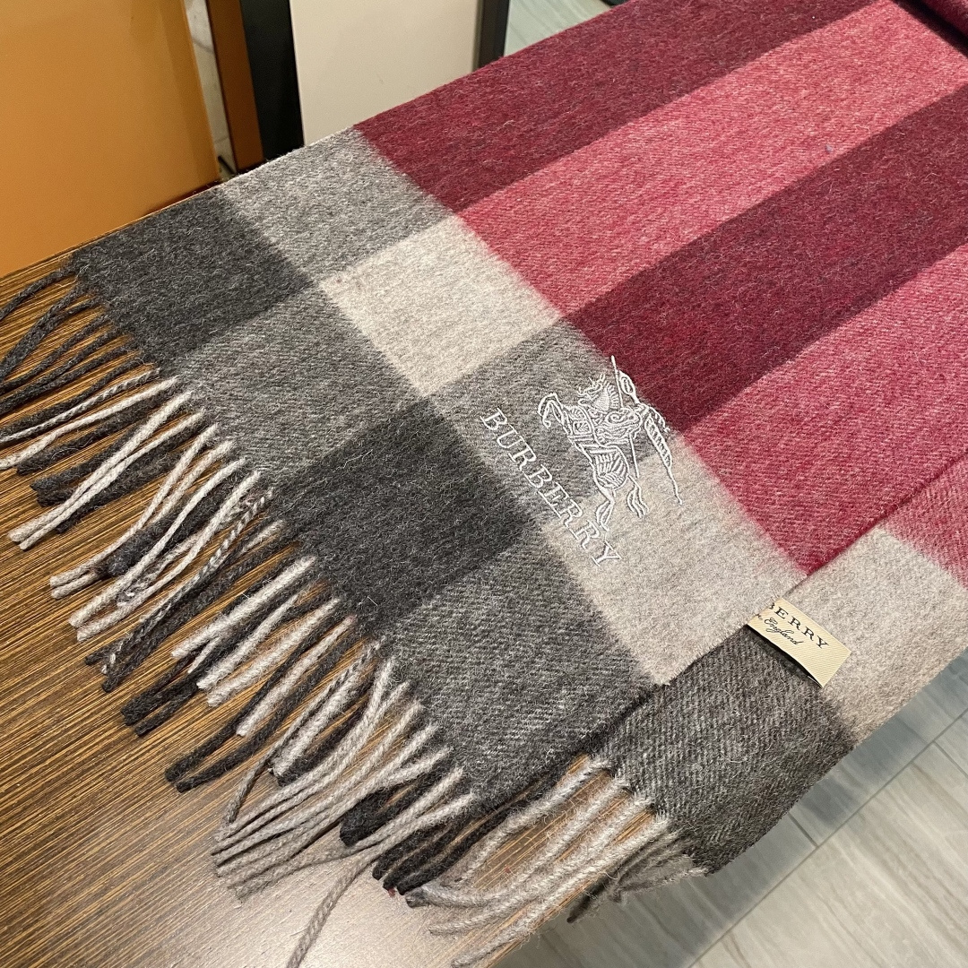 【巴宝莉】欧洲羊绒男女款发售，👊顶级原单正品尾货🌲，明星同款，🎩优雅温和的时尚之美，穿上有型，🆚在任何场