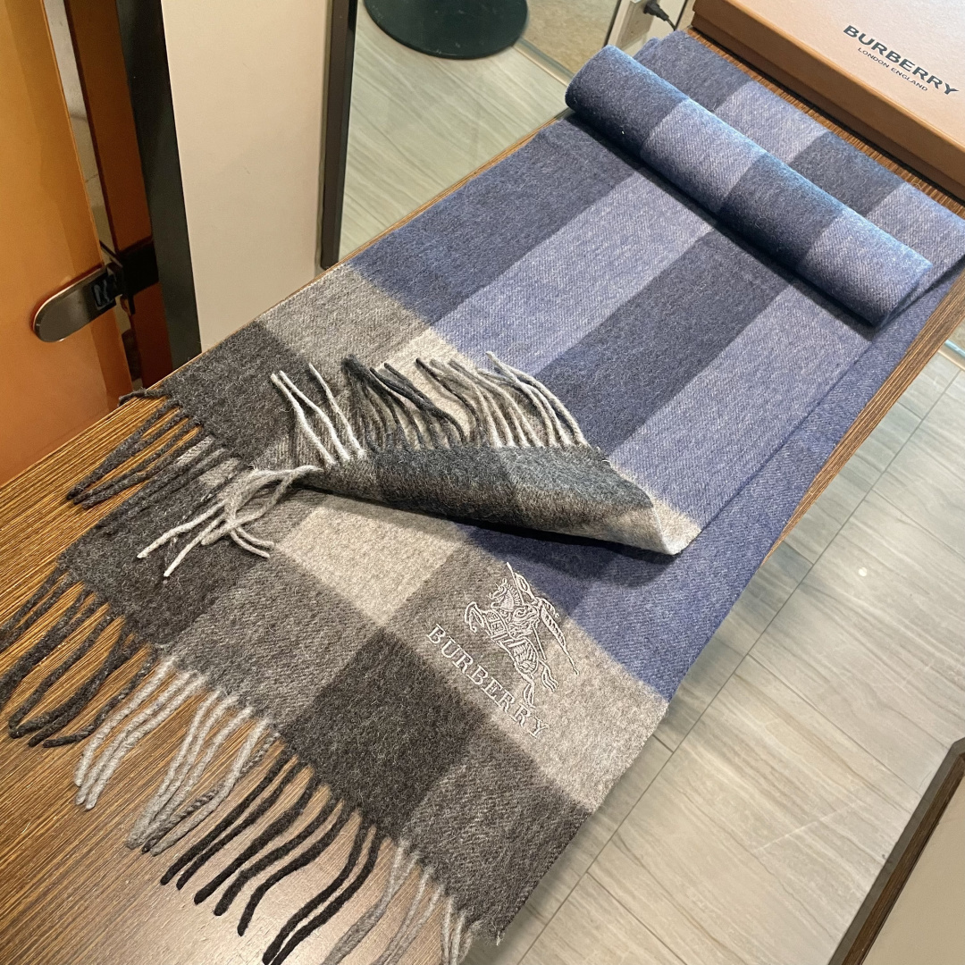 【巴宝莉】欧洲羊绒男女款发售，👊顶级原单正品尾货🌲，明星同款，🎩优雅温和的时尚之美，穿上有型，🆚在任何场