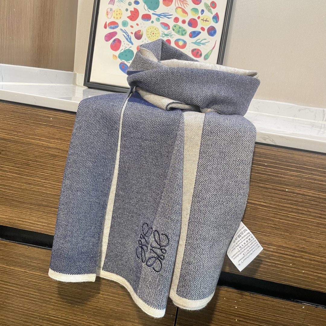 👑👑罗意威新款羊绒针织长巾‼️美翻了[流泪]御用殿堂级极品‼️新款在售 美丽至极 真的 上身极为衬肤色 