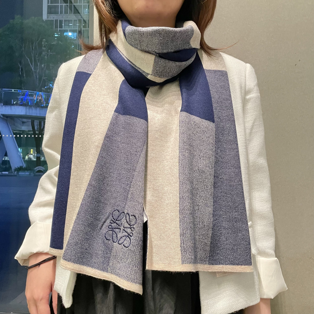 👑👑罗意威新款羊绒针织长巾‼️美翻了[流泪]御用殿堂级极品‼️新款在售 美丽至极 真的 上身极为衬肤色 