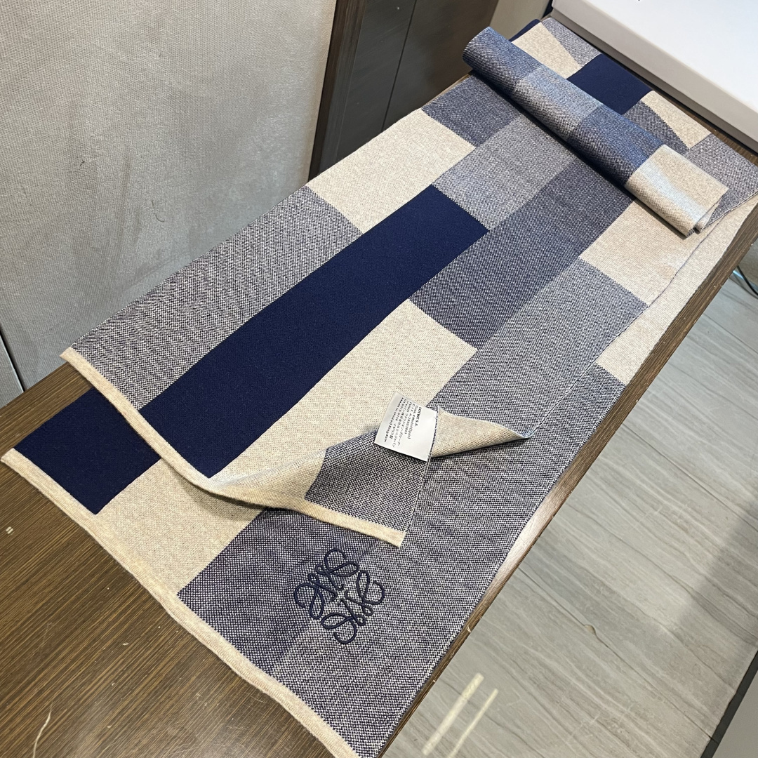 👑👑罗意威新款羊绒针织长巾‼️美翻了[流泪]御用殿堂级极品‼️新款在售 美丽至极 真的 上身极为衬肤色 