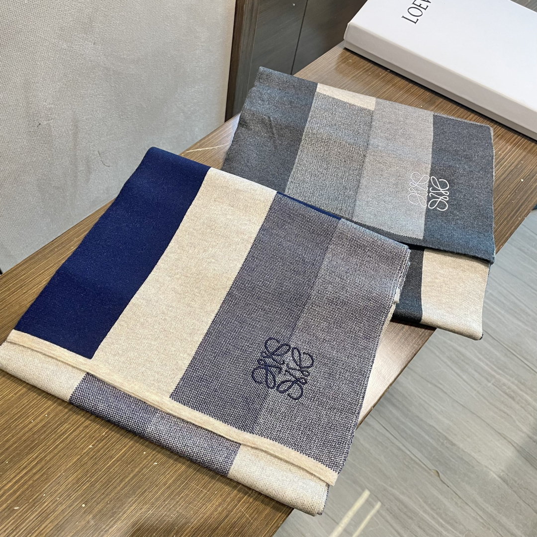 👑👑罗意威新款羊绒针织长巾‼️美翻了[流泪]御用殿堂级极品‼️新款在售 美丽至极 真的 上身极为衬肤色 