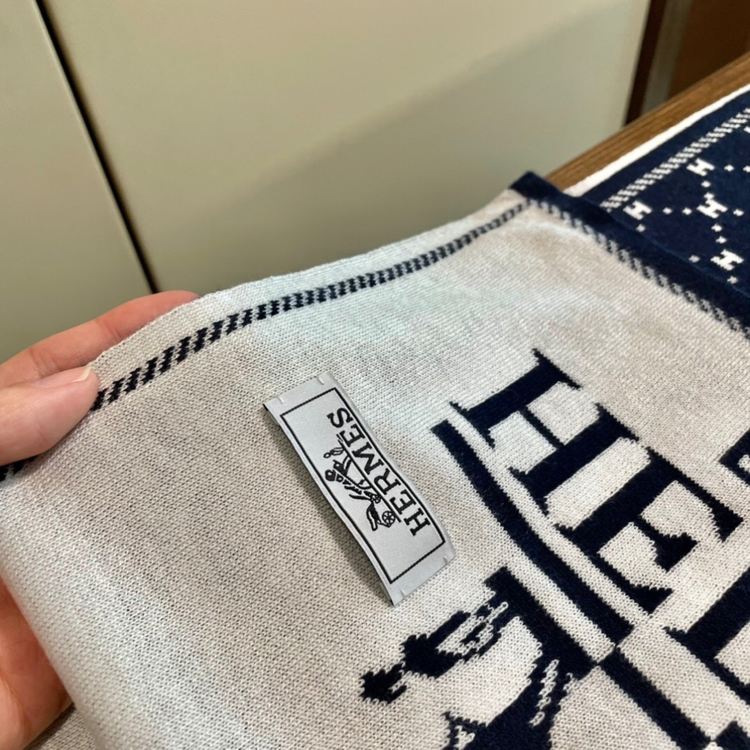 爱马仕羊绒长巾👏💙顶级原单正品旷世绝美，顶级高端货👼【绝对值得珍藏👍】专柜限量哦‼️有钱都很难订到💛💙💜