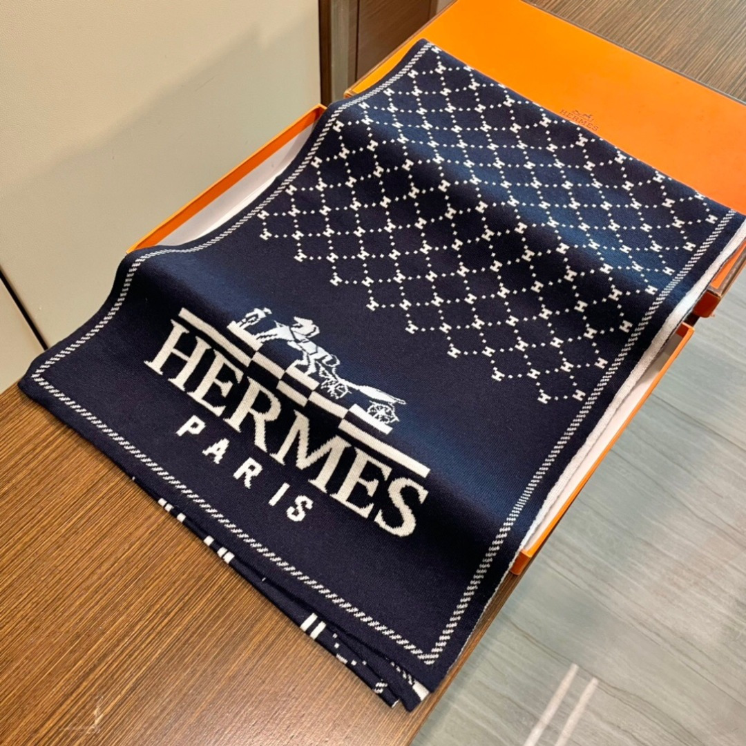 爱马仕羊绒长巾👏💙顶级原单正品旷世绝美，顶级高端货👼【绝对值得珍藏👍】专柜限量哦‼️有钱都很难订到💛💙💜