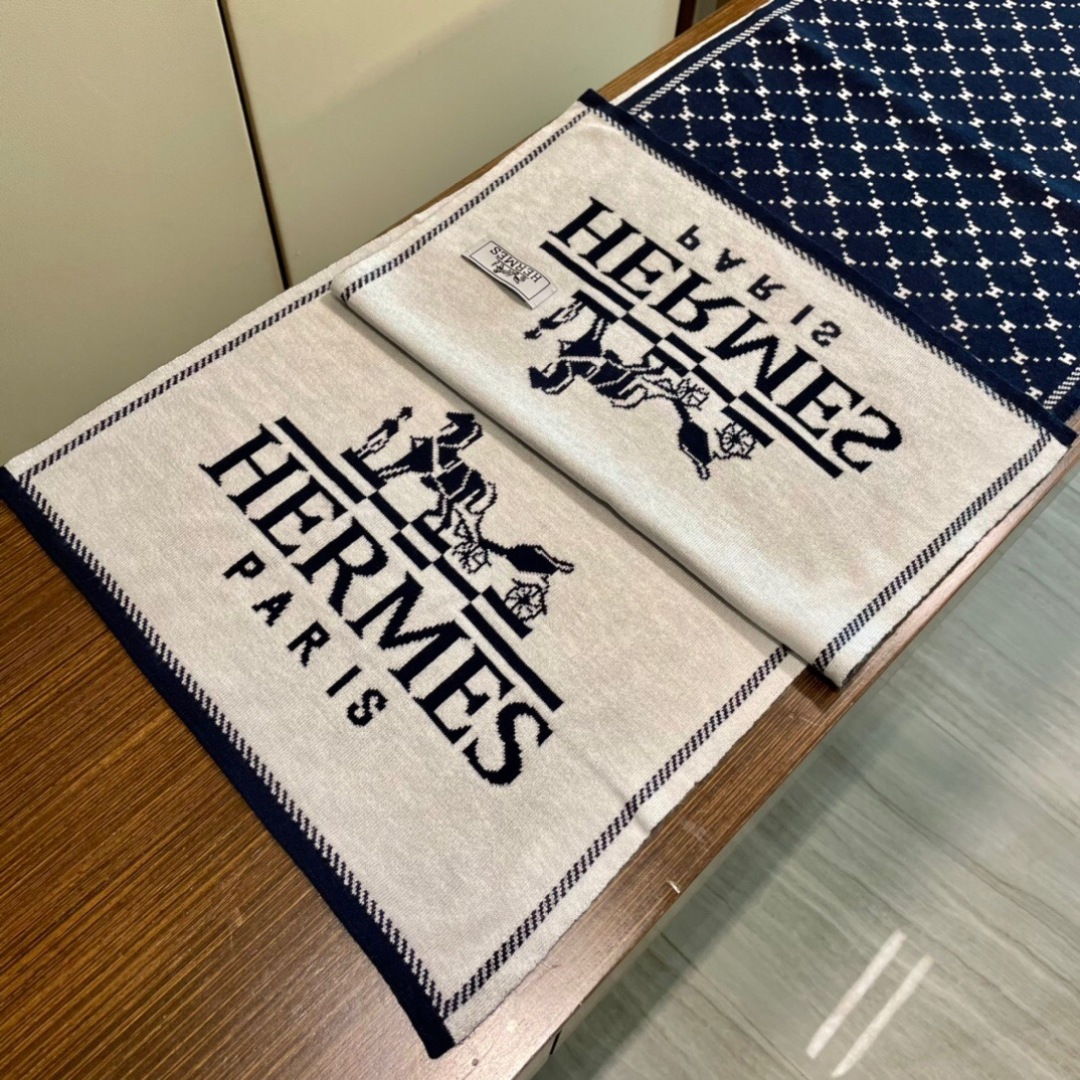 爱马仕羊绒长巾👏💙顶级原单正品旷世绝美，顶级高端货👼【绝对值得珍藏👍】专柜限量哦‼️有钱都很难订到💛💙💜