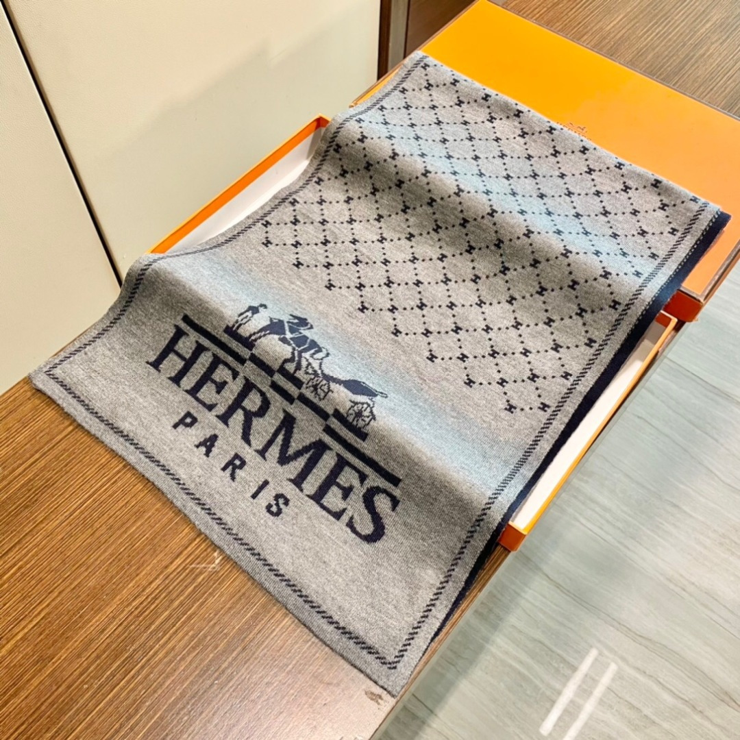 爱马仕羊绒长巾👏💙顶级原单正品旷世绝美，顶级高端货👼【绝对值得珍藏👍】专柜限量哦‼️有钱都很难订到💛💙💜