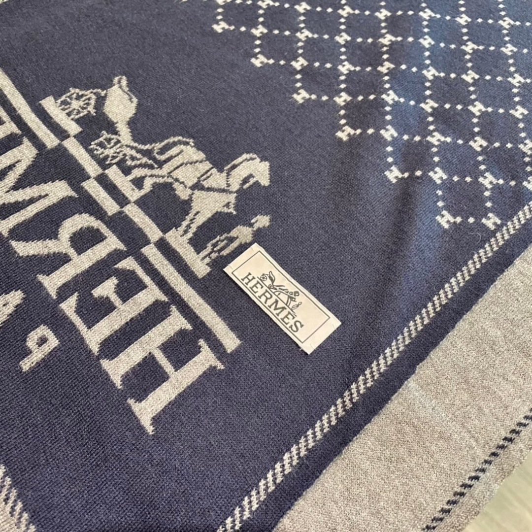 爱马仕羊绒长巾👏💙顶级原单正品旷世绝美，顶级高端货👼【绝对值得珍藏👍】专柜限量哦‼️有钱都很难订到💛💙💜