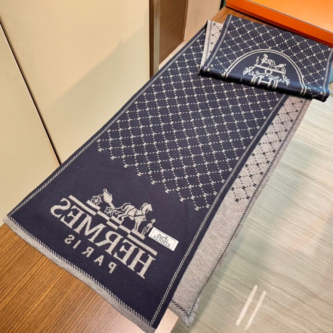 爱马仕羊绒长巾👏💙顶级原单正品旷世绝美，顶级高端货👼【绝对值得珍藏👍】专柜限量哦‼️有钱都很难订到💛💙💜