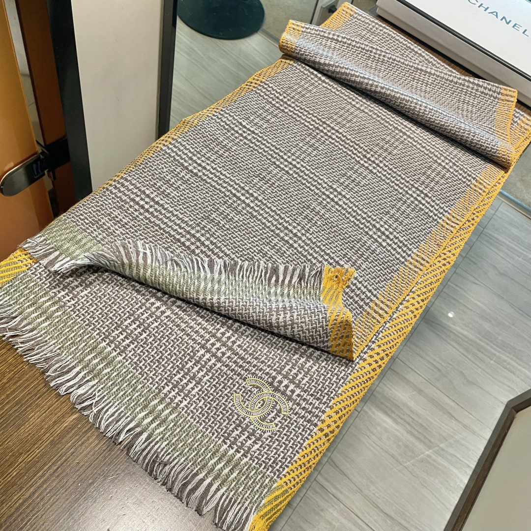 新款 搭配利器🆕🆕 香奈儿系列货 专供viP 产品 ♥顶级苏格兰进口绵羊毛 纹路织法使围巾赋有弹性且柔软