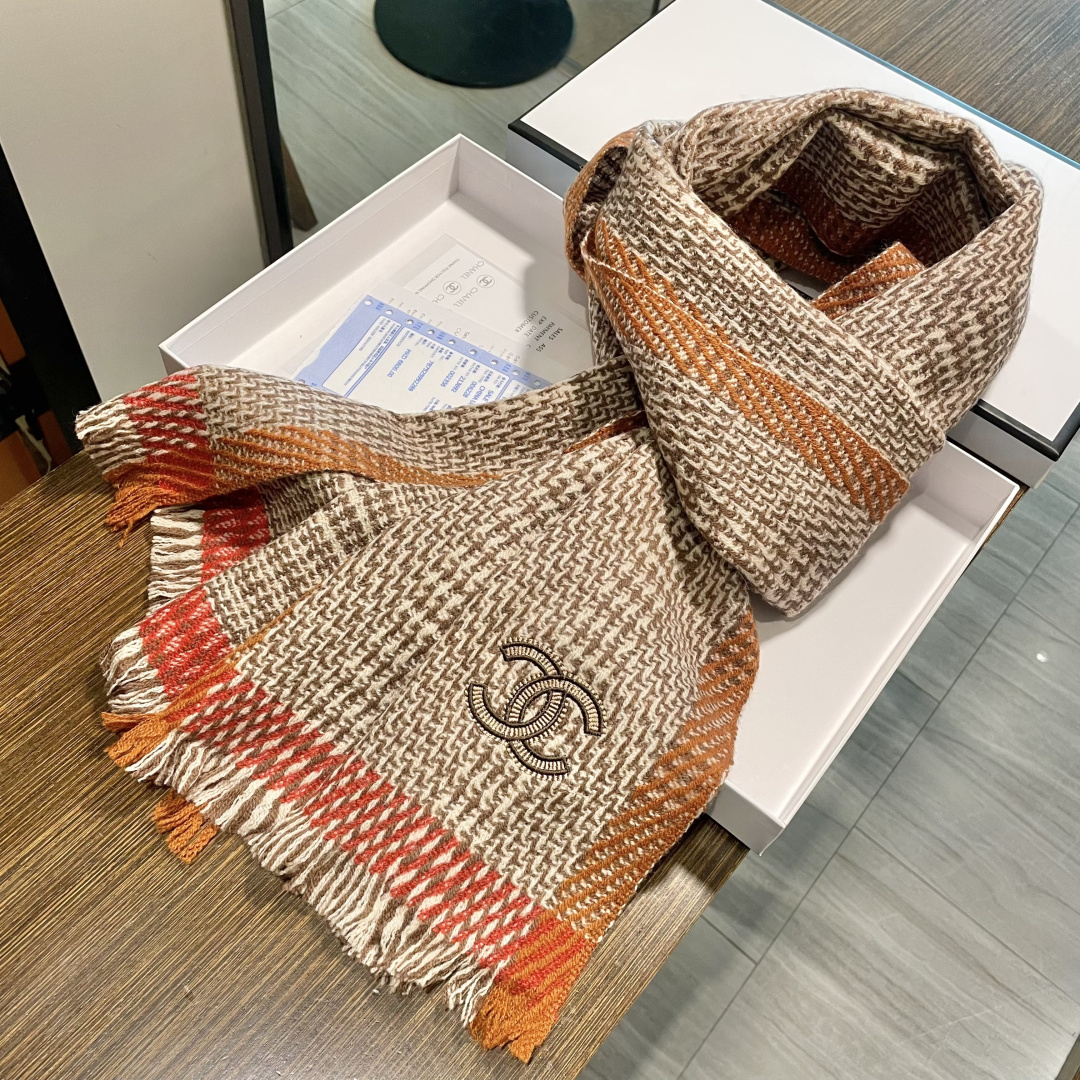 新款 搭配利器🆕🆕 香奈儿系列货 专供viP 产品 ♥顶级苏格兰进口绵羊毛 纹路织法使围巾赋有弹性且柔软