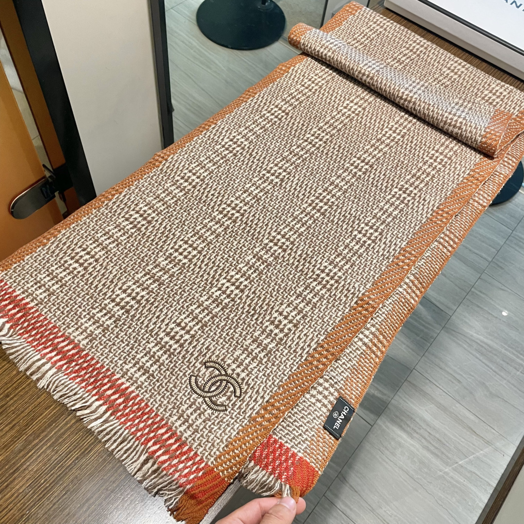 新款 搭配利器🆕🆕 香奈儿系列货 专供viP 产品 ♥顶级苏格兰进口绵羊毛 纹路织法使围巾赋有弹性且柔软