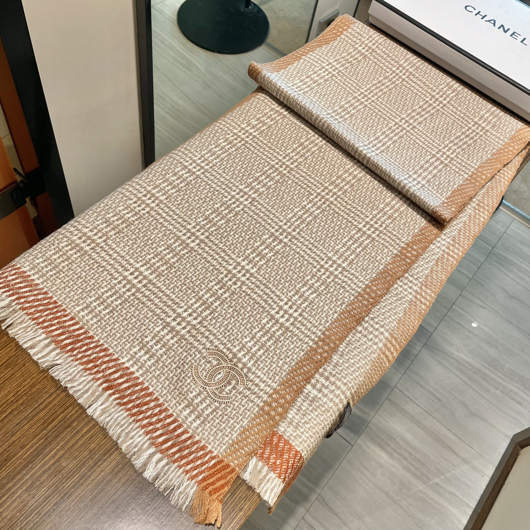 新款 搭配利器🆕🆕 香奈儿系列货 专供viP 产品 ♥顶级苏格兰进口绵羊毛 纹路织法使围巾赋有弹性且柔软