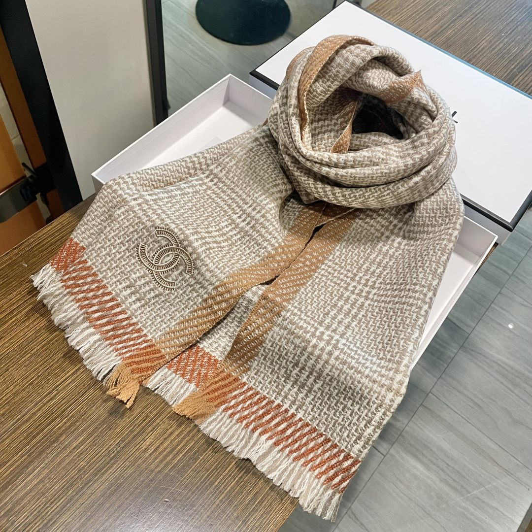 新款 搭配利器🆕🆕 香奈儿系列货 专供viP 产品 ♥顶级苏格兰进口绵羊毛 纹路织法使围巾赋有弹性且柔软