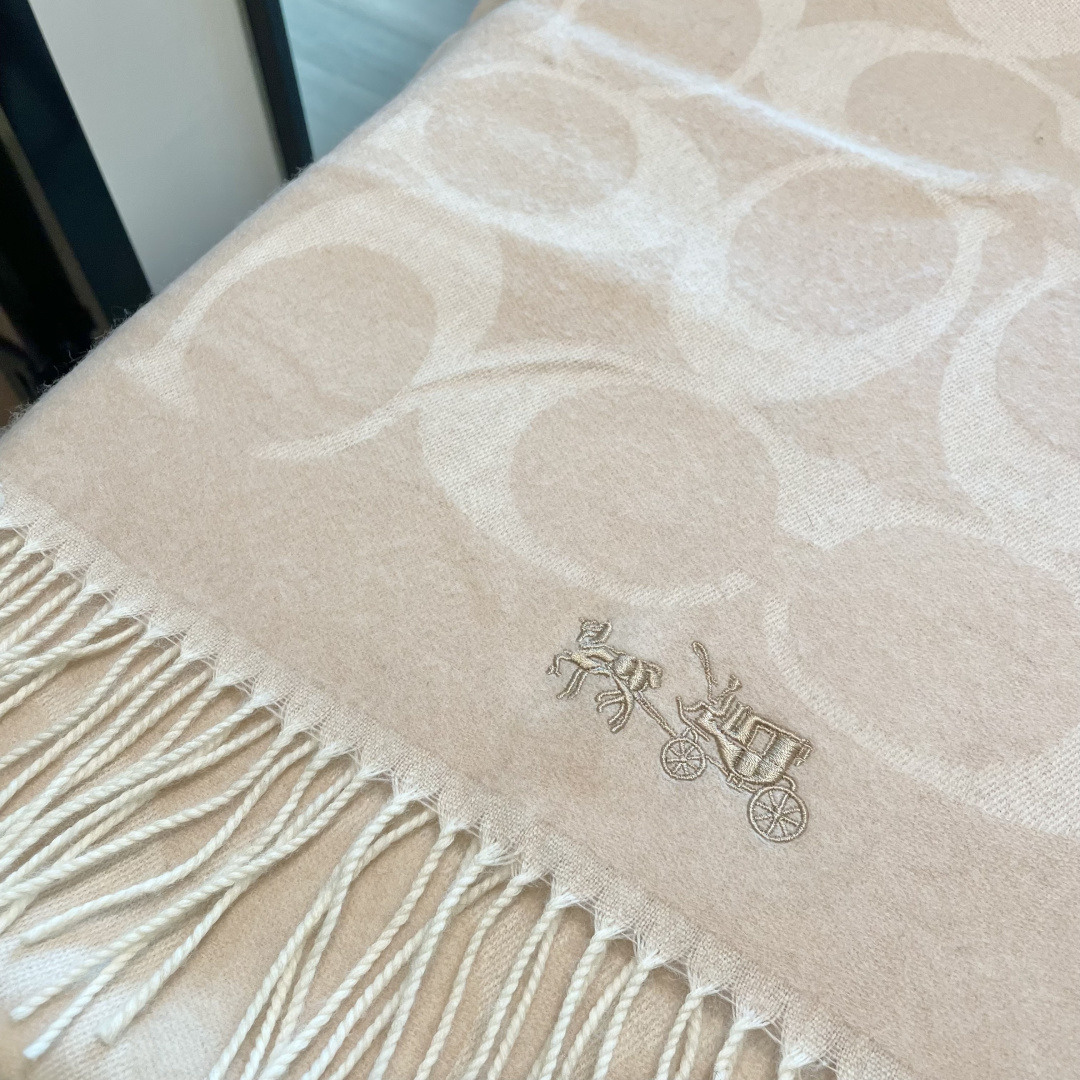 高版本✨【经典款】COACH经典 蔻驰披肩也太好看了吧！不仅有颜值还有品质，羊绒，手感超级软糯和舒服，尺