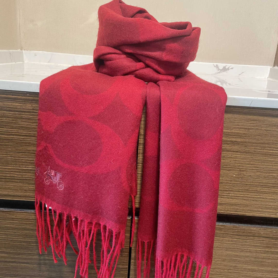 高版本✨【经典款】COACH经典 蔻驰披肩也太好看了吧！不仅有颜值还有品质，羊绒，手感超级软糯和舒服，尺