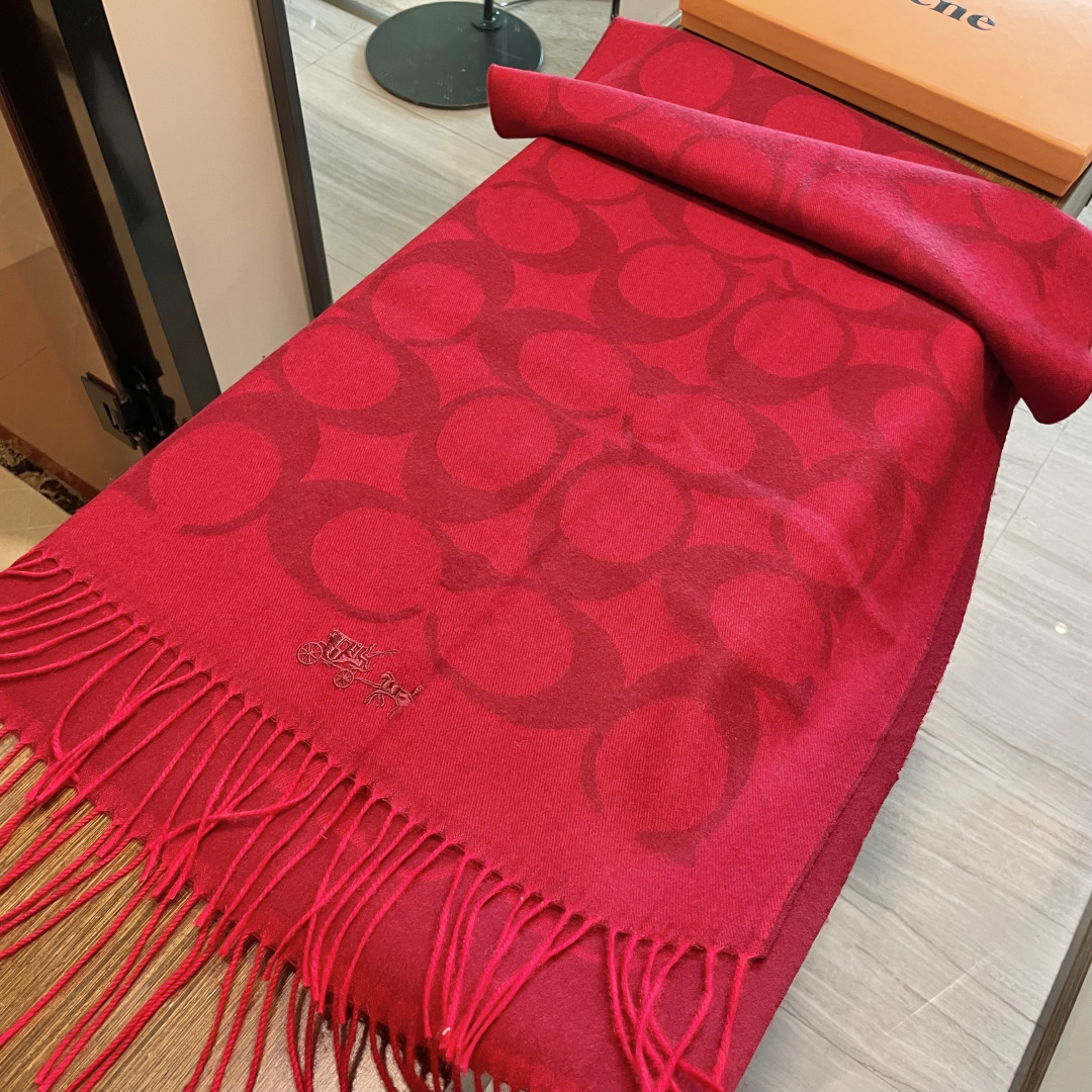 高版本✨【经典款】COACH经典 蔻驰披肩也太好看了吧！不仅有颜值还有品质，羊绒，手感超级软糯和舒服，尺