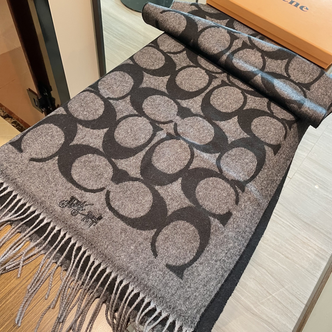 高版本✨【经典款】COACH经典 蔻驰披肩也太好看了吧！不仅有颜值还有品质，羊绒，手感超级软糯和舒服，尺