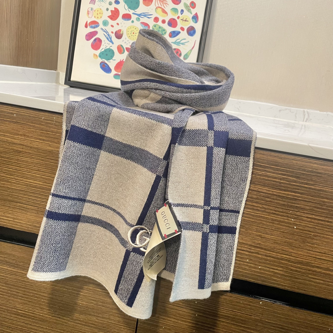 爆款到货古奇男女通用针织围巾👑柔和舒适的羊毛带来今季最温暖贴心呵护❤️最顶级的品质❤️羊绒线织出漂亮精致