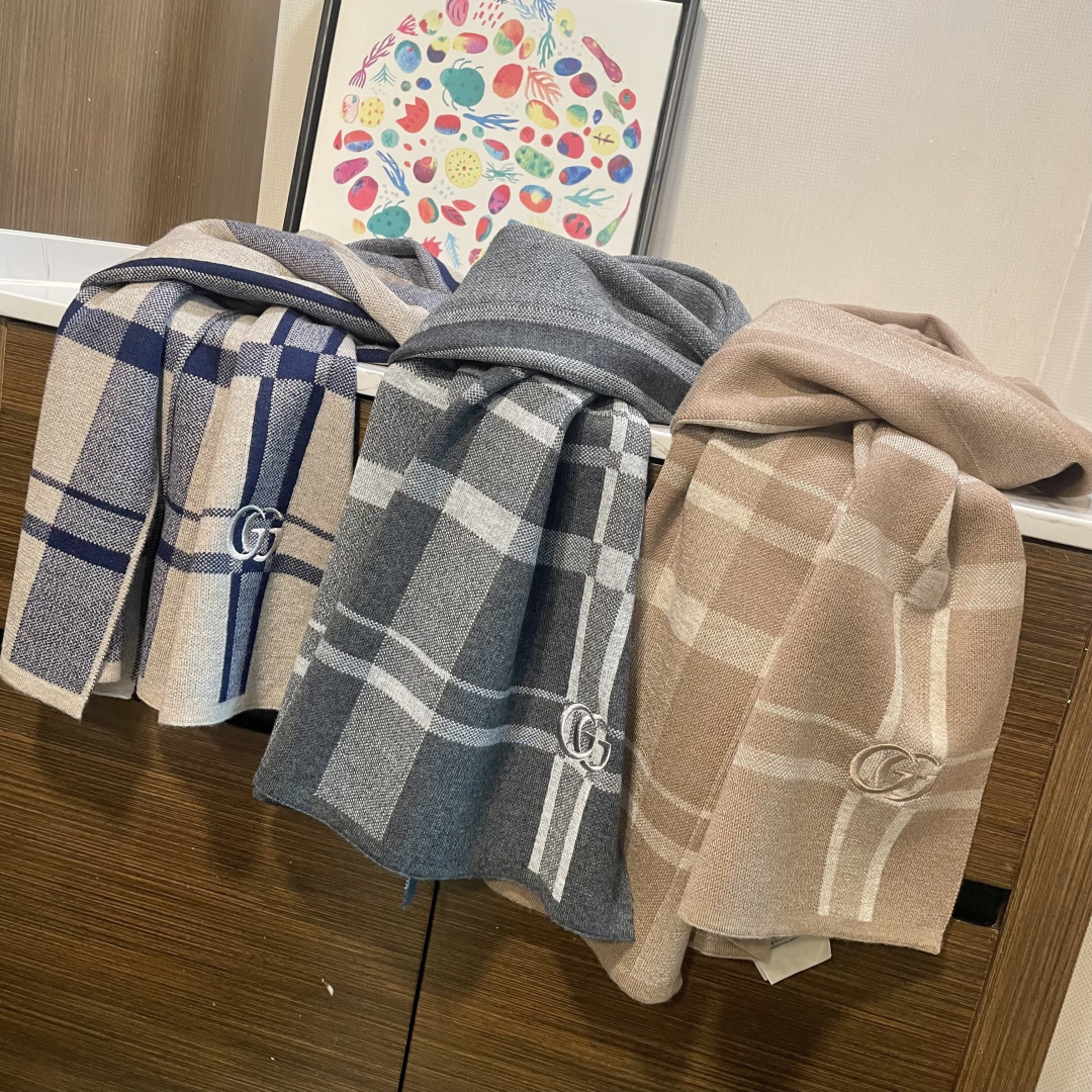 爆款到货古奇男女通用针织围巾👑柔和舒适的羊毛带来今季最温暖贴心呵护❤️最顶级的品质❤️羊绒线织出漂亮精致