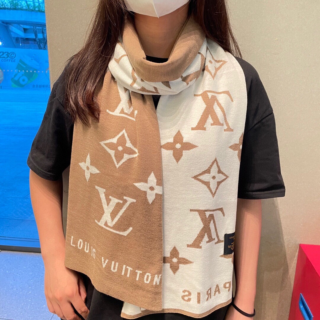 我们的男款围巾且买且珍惜~~男款真的很少，一年也就出几款，都是出口订单所以比较难遇。男人的东西讲究少而精