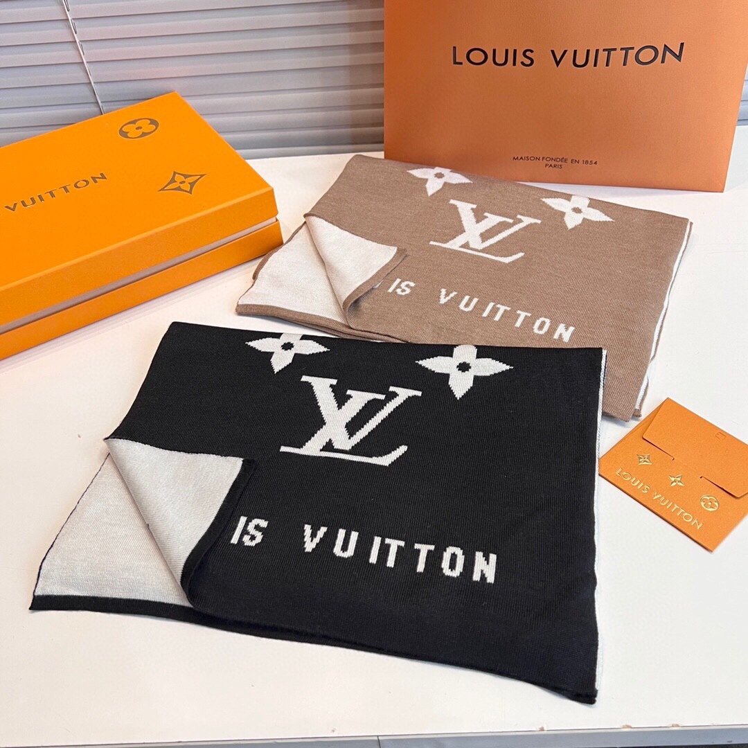 我们的男款围巾且买且珍惜~~男款真的很少，一年也就出几款，都是出口订单所以比较难遇。男人的东西讲究少而精